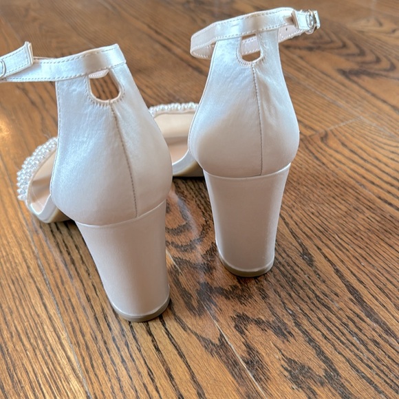 NWT Kelly & Katie Pearl Embellished Heels - Picture 3 of 4